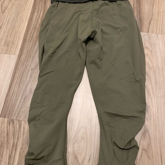 Lulu Lemon Cropped Joggers - Picture 2 of 3